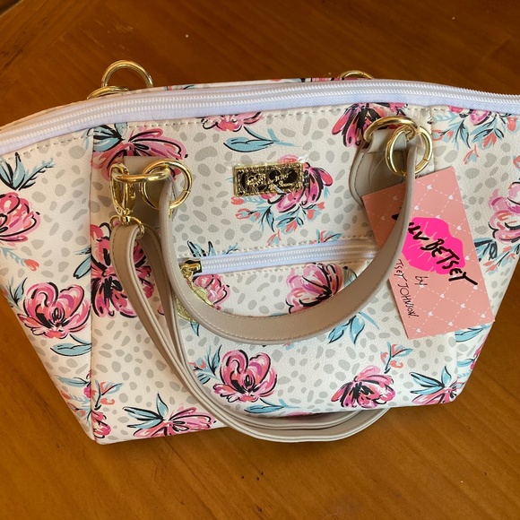 Betsey Johnson Handbags - NWT Betsey Johnson Floral Handbag